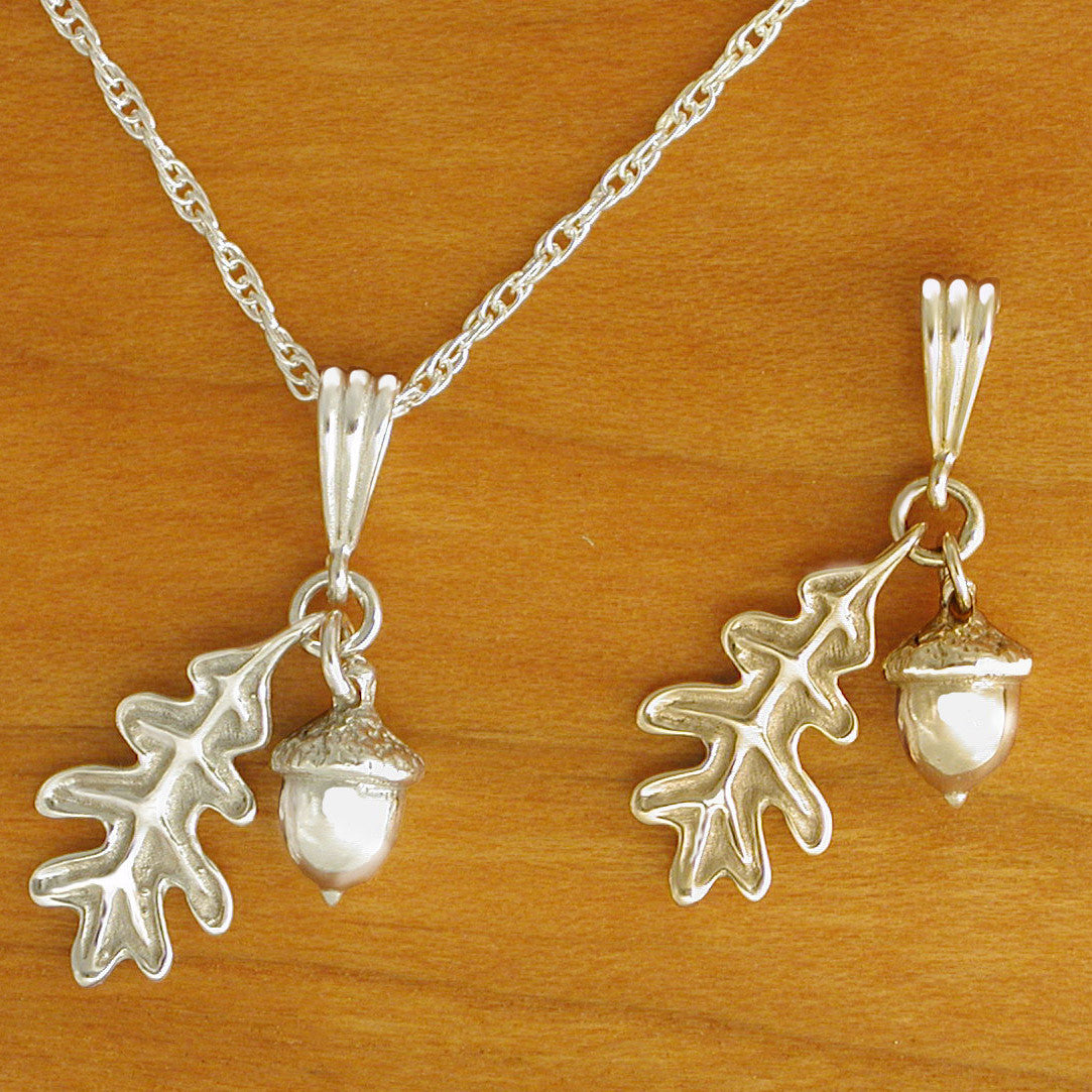 Sm_Oak_Leaf_Acorn_Neckl.jpg?v= Sm_Oak_Leaf_Acorn_Neckl.jpg?v=